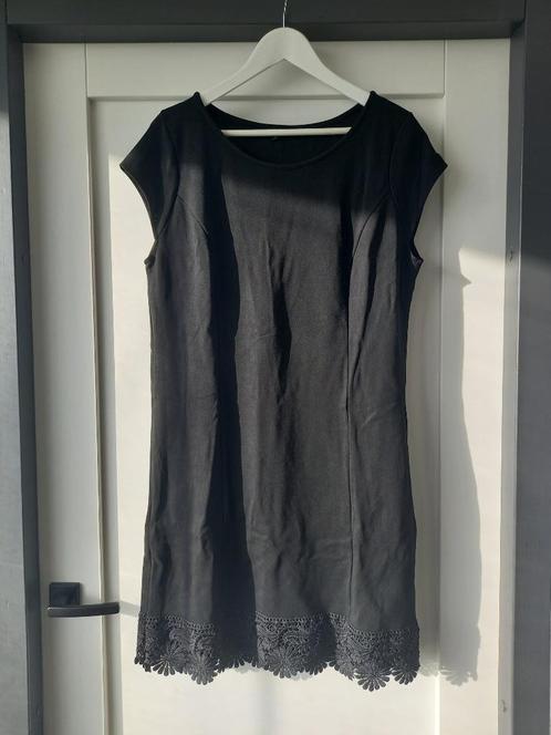 Norah – Zwart bodycon jurkje, mt.44!, Kleding | Dames, Jurken, Zo goed als nieuw, Maat 42/44 (L), Zwart, Knielengte, Ophalen of Verzenden