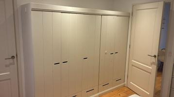 Witte garderobekast | White wardrobe - 240x195x55 beschikbaar voor biedingen