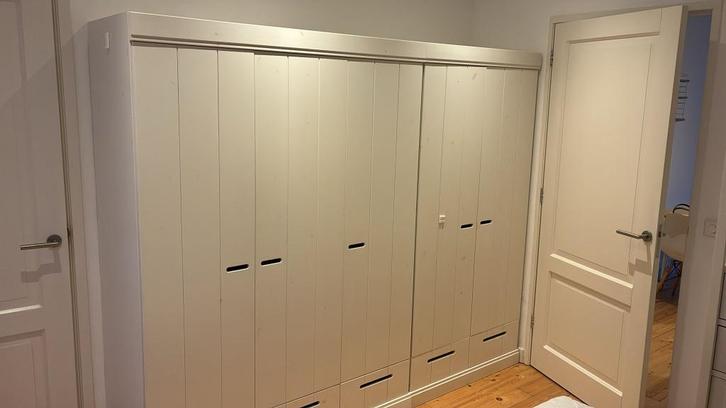 Witte garderobekast | White wardrobe - 240x195x55, Huis en Inrichting, Kasten | Kledingkasten, Zo goed als nieuw, 150 tot 200 cm