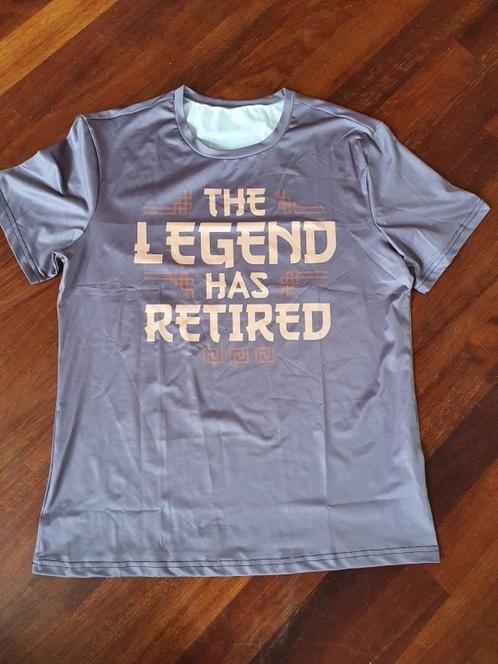 T-Shirt The legend has retired  Maat M, Kleding | Heren, T-shirts, Nieuw, Zwart, Ophalen of Verzenden