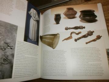 archeologie bodemvondsten onder onze voeten met fotos beschikbaar voor biedingen