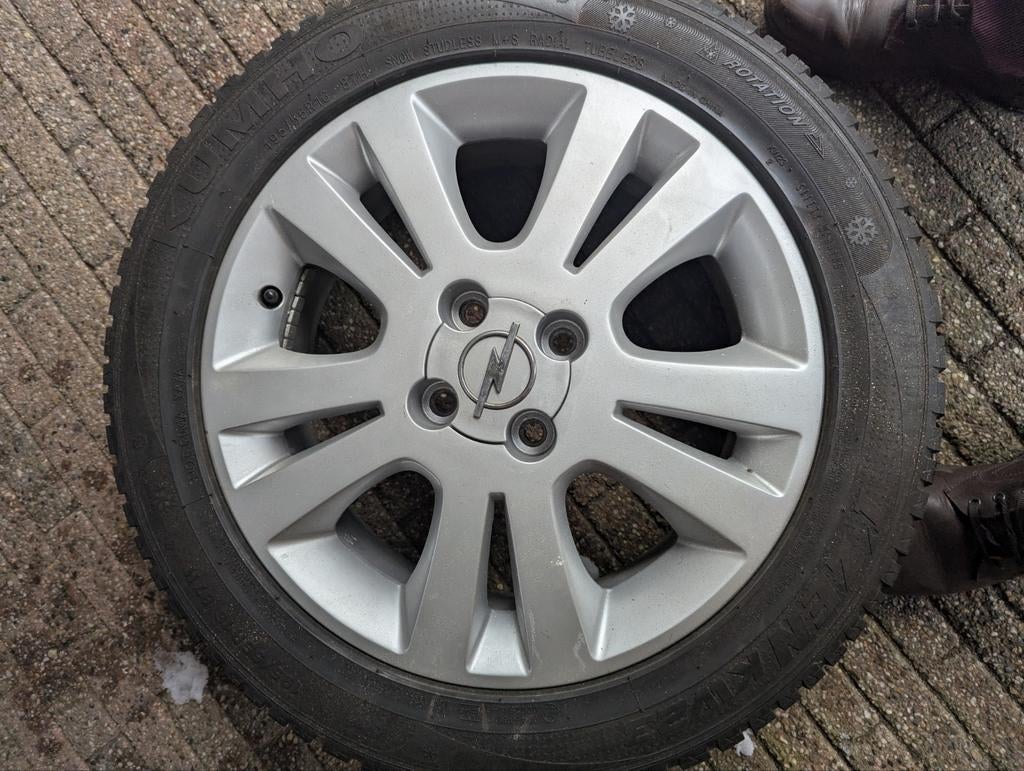 Te koop winterbanden voor o/a Corsa, Auto-onderdelen, Banden en Velgen, Ophalen of Verzenden
