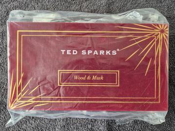 Ted Sparks Wood & Musk Candle & Diffuser Gift Set Nieuw beschikbaar voor biedingen