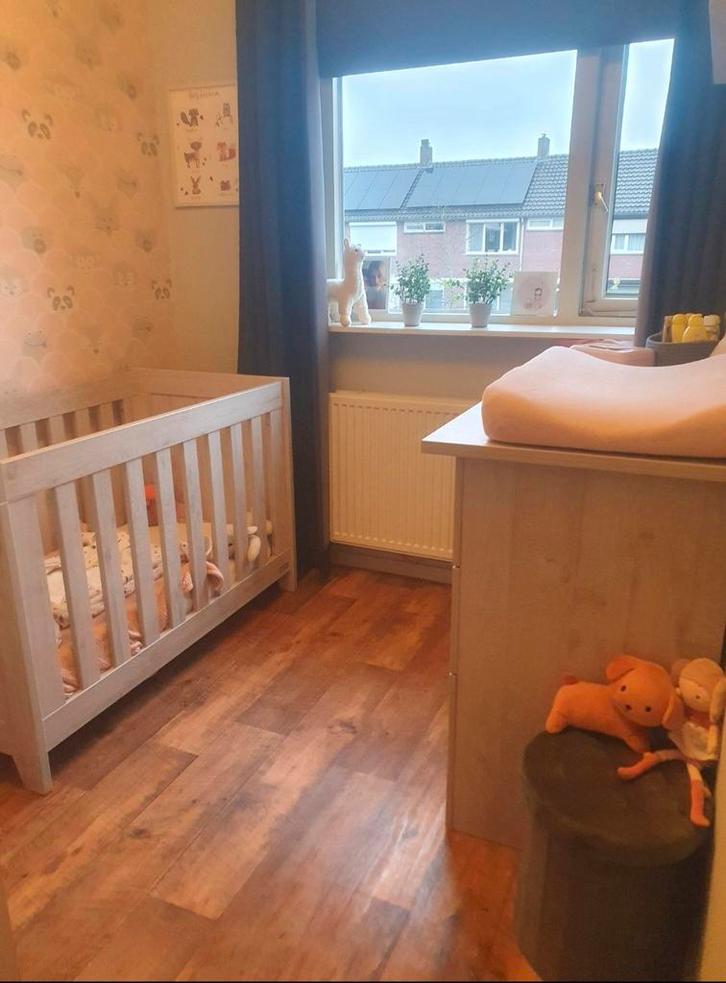 Ledikant + commode, Kinderen en Baby's, Kinderkamer | Complete kinderkamers, Gebruikt, Jongetje of Meisje, Ophalen of Verzenden