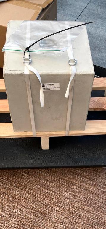 1 x betonpoer foundation voor Autel, Alfen EV laders beschikbaar voor biedingen