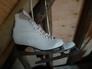 Witte kunstschaatsen van leer maat 5,5 = 38,5 beschikbaar voor biedingen