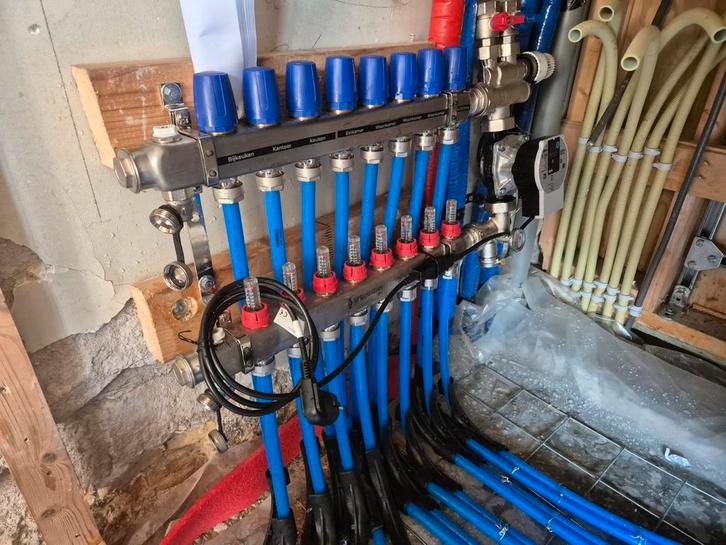 Wordt er verbouwd? U zoekt Pluister Allround!, Diensten en Vakmensen, Aannemers