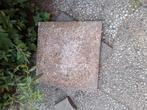 Gratis 2 stuks 50x50 grindtegels, Tuin en Terras, Tegels en Klinkers, Ophalen, Gebruikt, 10 m² of meer, Beton