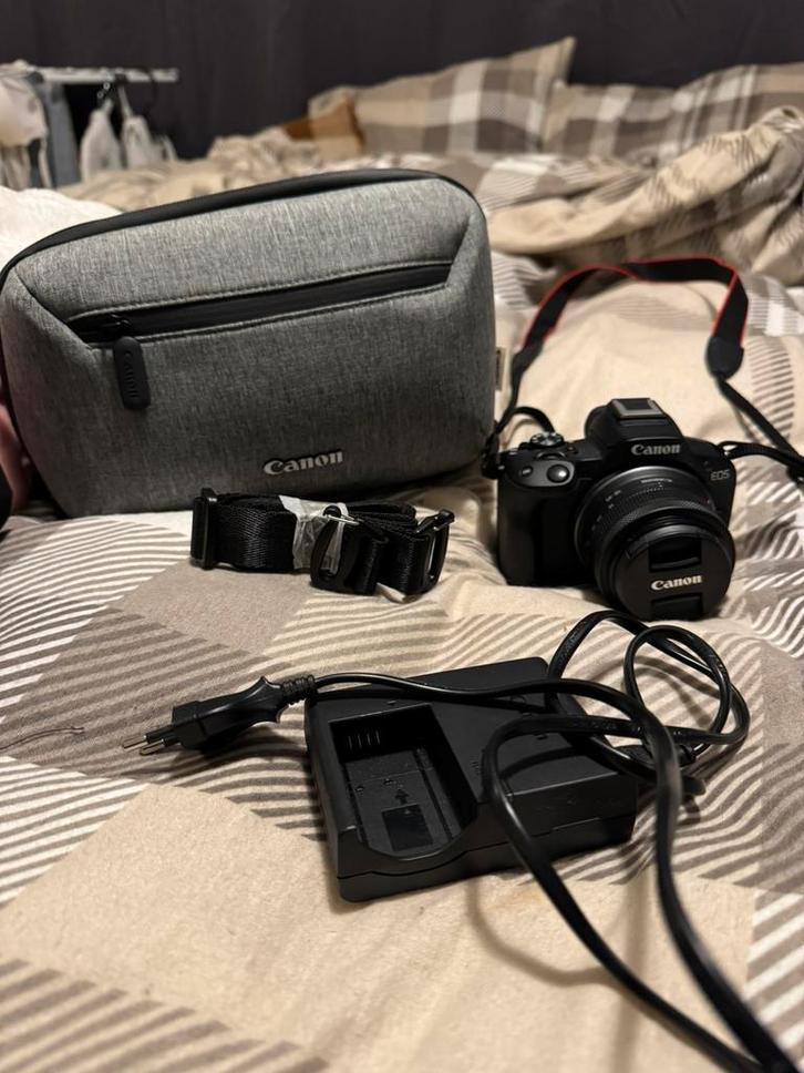 Canon r50 met 18-45 lens + cameratas + oplader|batterij, Audio, Tv en Foto, Fotocamera's Digitaal, Zo goed als nieuw, Canon, 8 keer of meer