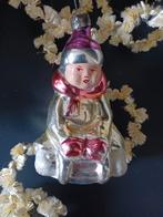 Oude antieke kerstbal van glas jongen op slee, Diversen, Kerst, Ophalen of Verzenden, Zo goed als nieuw