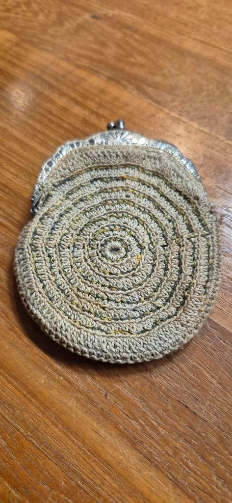 Vintage Gehaakte Portemonnee met verzilverde Sluiting, Antiek en Kunst, Curiosa en Brocante, Ophalen of Verzenden