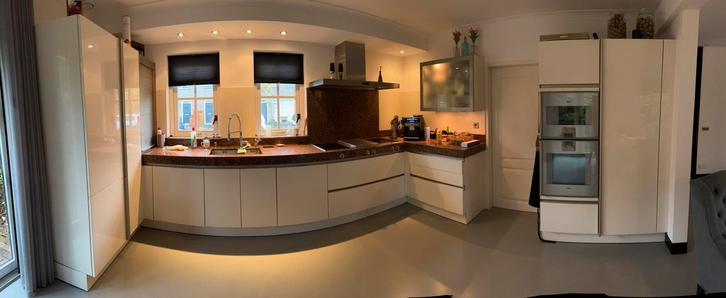 Siemens keuken met Gagenau, Miele aparatuur., Huis en Inrichting, Stoffering | Vloerbedekking, Zo goed als nieuw, Parket, 75 m² of meer