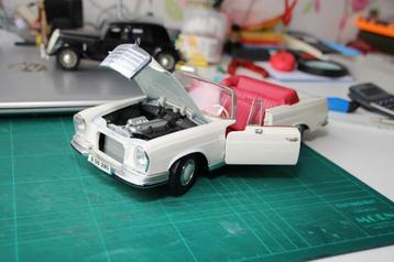 Mercedes Benz 280SE (1966)  Maisto 1:18 beschikbaar voor biedingen