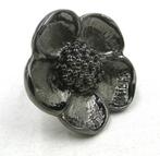 Donker grijze metalen ring met grote bloem, Sieraden, Tassen en Uiterlijk, Ringen, Nieuw, Overige materialen, Grijs, Dame