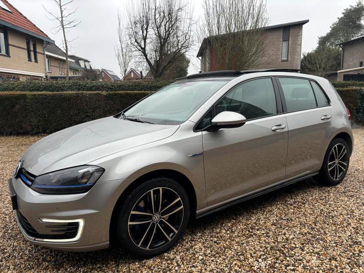 Volkswagen Golf 1.4 TSI Phev 204pk 5D DSG 2015 | PANO DAK |, Auto's, Volkswagen, Bedrijf, Golf, ABS, Achteruitrijcamera, Airbags