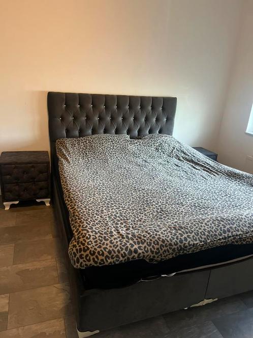 Mooi antraciet kleur tweepersoonsbed, Huis en Inrichting, Slaapkamer | Boxsprings, Zo goed als nieuw, 160 cm, 210 cm, Tweepersoons