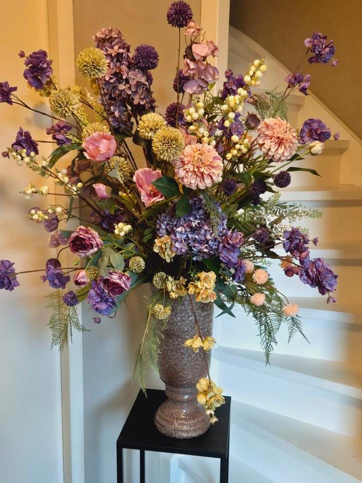 Grote zijde balie bloemstuk 2 X  1.15 m hoog 1 m Doorsnede, Huis en Inrichting, Woonaccessoires | Kunstplanten en Kunstbloemen