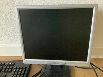 Vintage computerscherm. beschikbaar voor biedingen