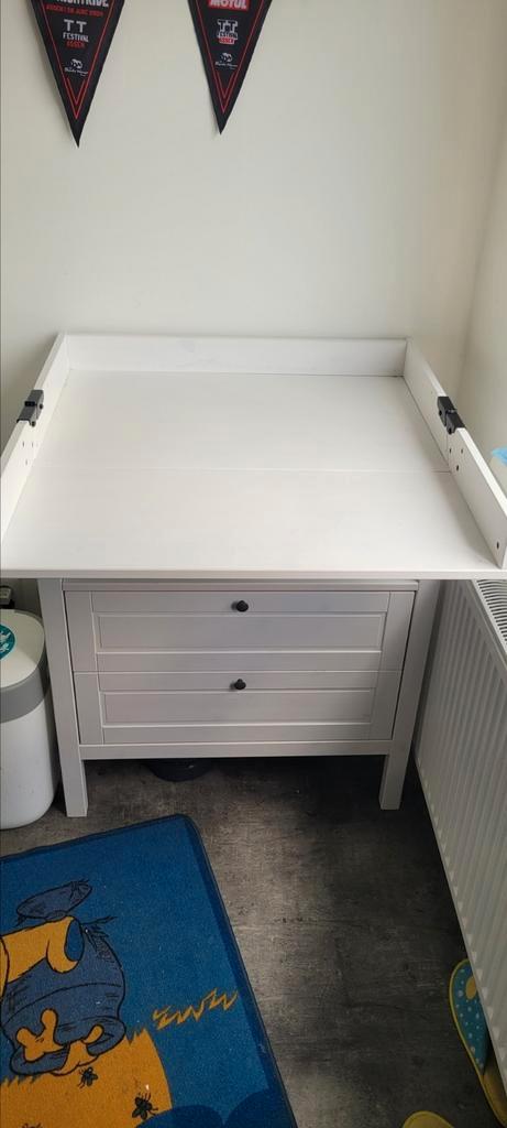 Sundvik Ikea commode en ledikantje, Kinderen en Baby's, Kinderkamer | Commodes en Kasten, Gebruikt, Commode, Ophalen