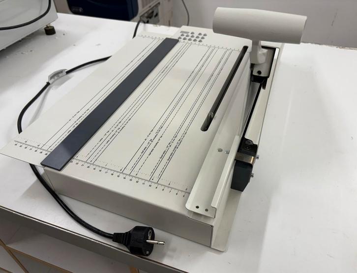 Tab machine Onglematic 5P+ - bieden vanaf € 450.=, Doe-het-zelf en Verbouw, Gereedschap | Zaagmachines, Gebruikt, Overige typen