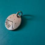 Zilveren hanger bedel ketting van een vulkaan sterren, Overige merken, Ophalen of Verzenden, Zo goed als nieuw, 1 bedel