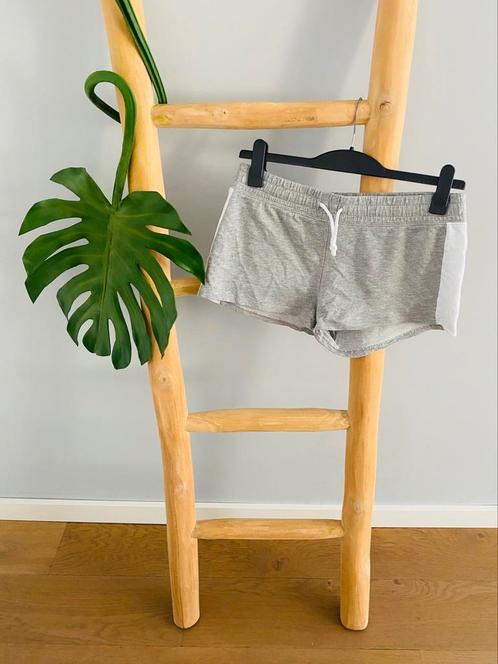 Korte broek/ broekje/ short/ shortje van H&M, maat S/36, Kleding | Dames, Broeken en Pantalons, Zo goed als nieuw, Maat 36 (S)