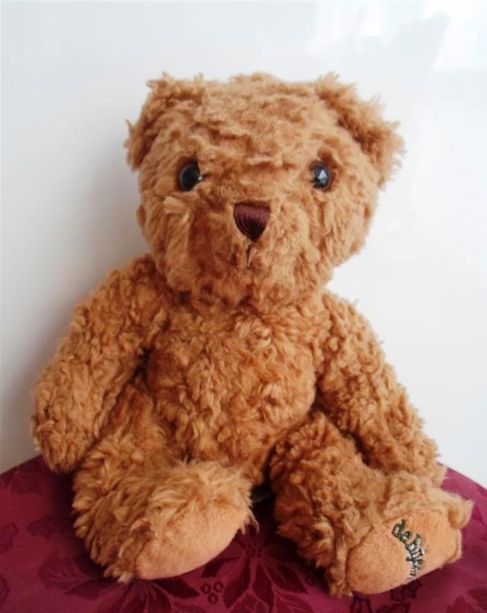 Beer uitgegeven door Bijenkorf, Verzamelen, Beren en Cherished Teddies, Zo goed als nieuw, Stoffen beer, Overige merken, Ophalen of Verzenden