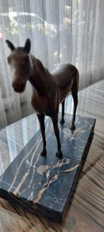 Koperen Paard Sculptuur op Marmeren Voet, Antiek en Kunst, Ophalen of Verzenden