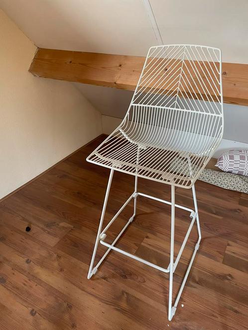 3 mooie wire barkrukken in wit, zwart en koper, Huis en Inrichting, Barkrukken, Zo goed als nieuw, Metaal, 1 kruk, Ophalen