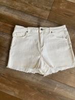 Witte Denim Short met Rafelrand, Kleding | Dames, Broeken en Pantalons, Ophalen of Verzenden, Zo goed als nieuw, Maat 38/40 (M)