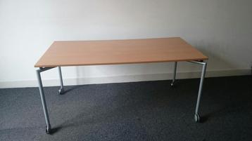 Tafels hoog / laag (kantine tafels) beschikbaar voor biedingen