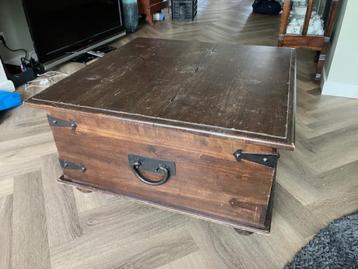 Mooie opbergkist/ salontafel beschikbaar voor biedingen