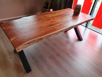 Massief houten eettafel - 220 x 100 cm beschikbaar voor biedingen