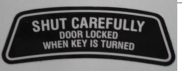 Sticker shut carefully 3e deur achterklep . Volvo . P1800 es beschikbaar voor biedingen