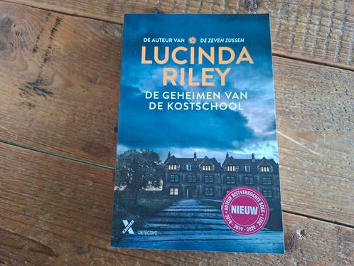 Lucinda Riley - De geheimen van de kostschool, Boeken, Literatuur, Zo goed als nieuw, Nederland, Ophalen of Verzenden