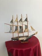 Schip gemaakt van hoornbeen, Hobby en Vrije tijd, Modelbouw | Boten en Schepen, Ophalen of Verzenden, Gebruikt, 1:32 tot 1:50