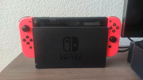 Nintendo Switch Rood + 3 games, controller en 3 amiibo's!, Spelcomputers en Games, Spelcomputers | Nintendo Switch, Zo goed als nieuw