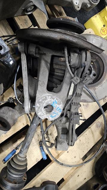 Draagarm rechts achterzijde BMW X5 serie E53 33321095240 109 beschikbaar voor biedingen