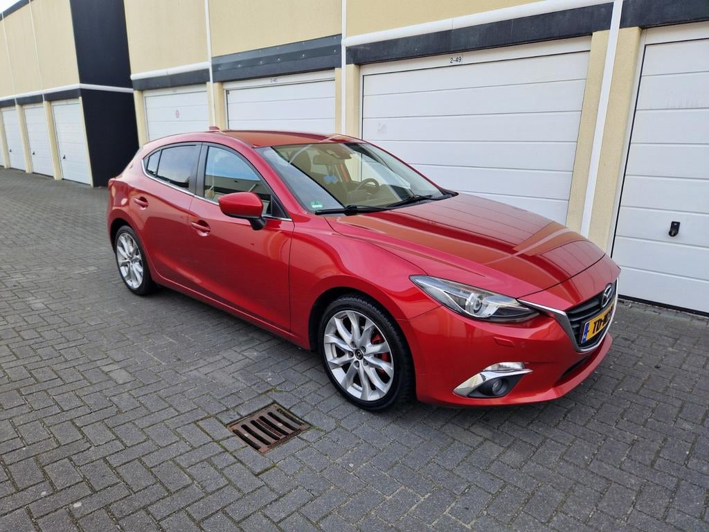 Mazda 3 1.5 Skyactiv-g 74KW HB 2014 Rood, Auto's, Mazda, Voorwielaandrijving, Stof, Zwart, 4 cilinders
