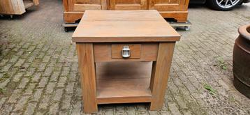 Bijzet tafel teak 50 x 50 x 50 solide wax beschikbaar voor biedingen