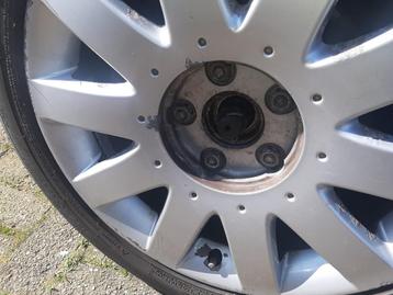 Nissan Primera wieldoppen nodig (zie foto) beschikbaar voor biedingen