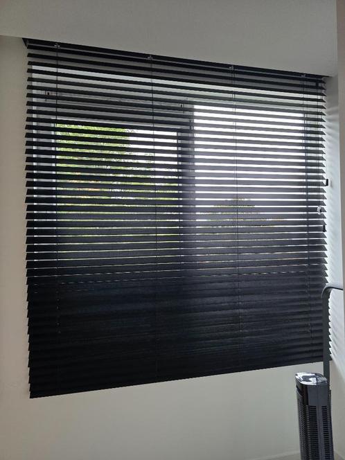 Houten (Veneta)jaloezie zwart, Huis en Inrichting, Stoffering | Gordijnen en Lamellen, Zo goed als nieuw, 150 tot 200 cm, 150 tot 200 cm