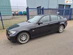 BMW 3-serie 318i AUT. *CLIMA*CV*ELEC.RAMEN*18 INCH, Achterwielaandrijving, Zwart, 4 cilinders, 129 pk