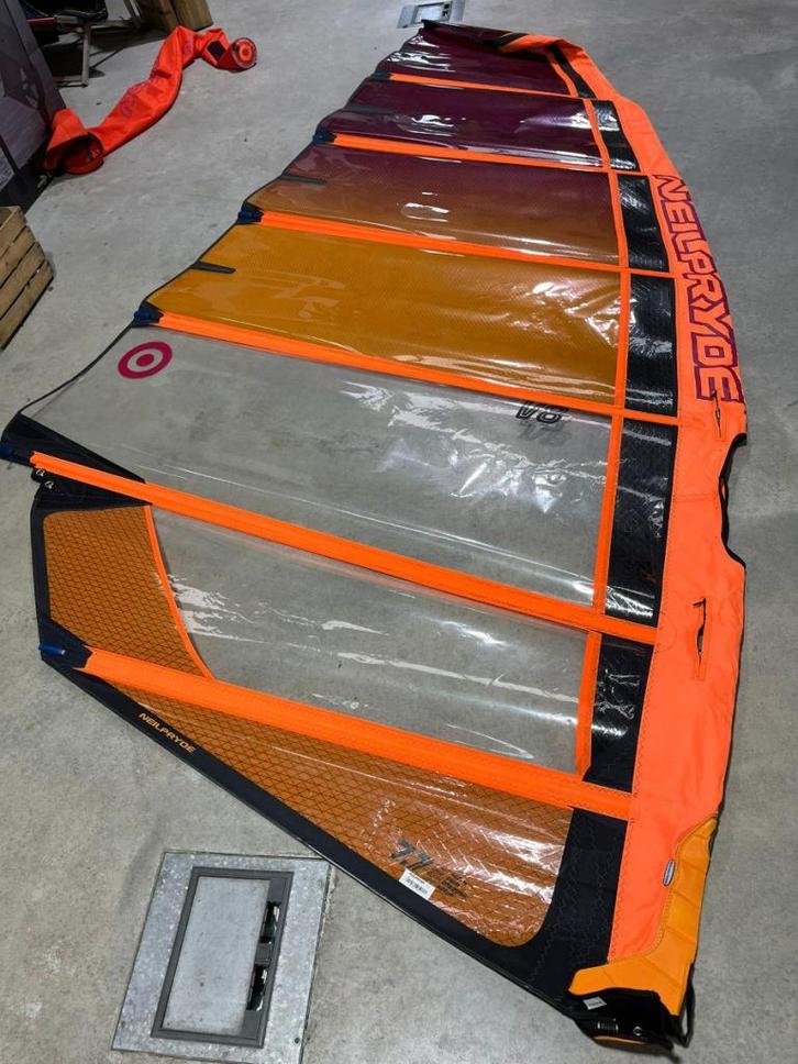 Neilpryde V8 7.7 2024, Watersport en Boten, Windsurfen