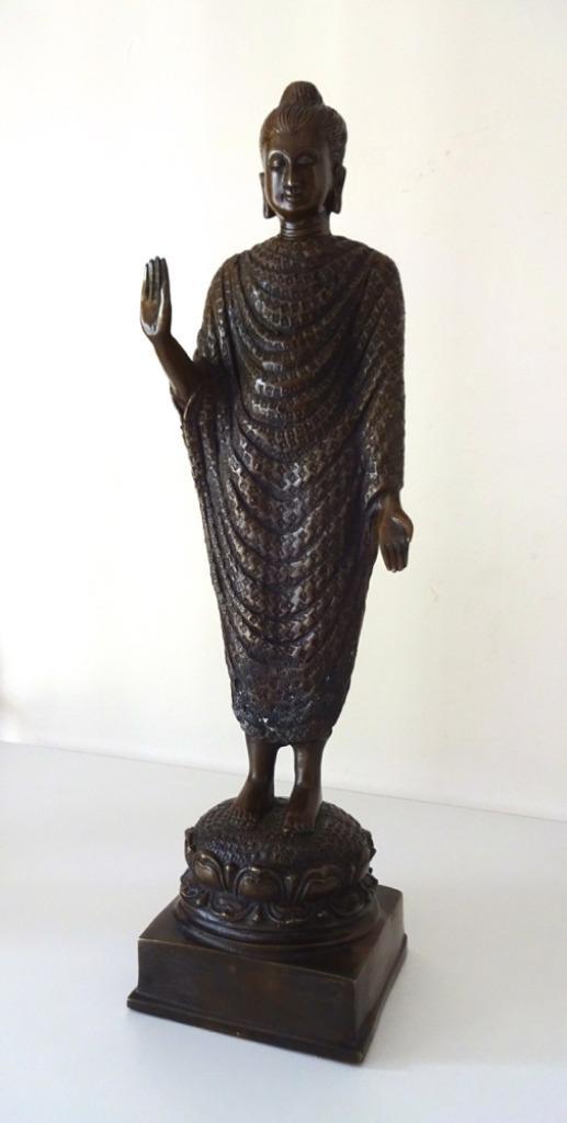 Bronzen beeld van staande Boeddha met gewaad Azië 0642-b, Antiek en Kunst, Antiek | Koper en Brons, Brons, Ophalen of Verzenden