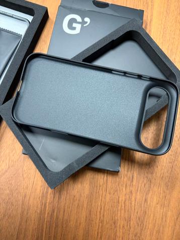 Gustaav iPhone Hoesje + Screenprotector beschikbaar voor biedingen