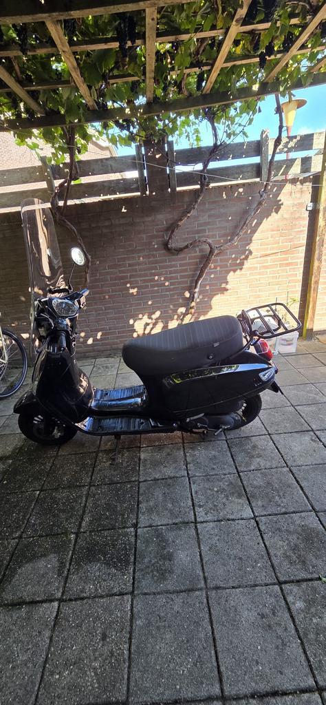 Scooter agm blauwe kenteken, Fietsen en Brommers, Scooters | Overige merken, Gebruikt, Maximaal 25 km/u, Benzine, Ophalen