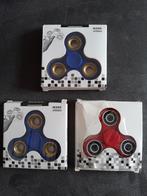 Fidget spinners , 2  blauw en 1  rood, Ophalen, Gebruikt, Jongen of Meisje