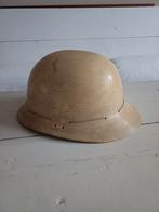 Oude helm uit de tropen?, Ophalen