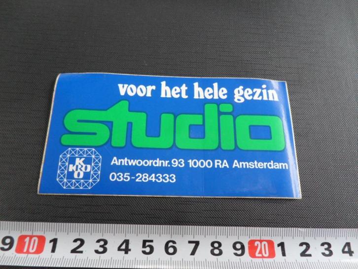sticker omroep KRO gids studio voor het hele gezin bl vinyl, Verzamelen, Stickers, Zo goed als nieuw, Bedrijf of Vereniging, Ophalen